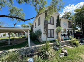 Carriage Inn Bandera Suite 2